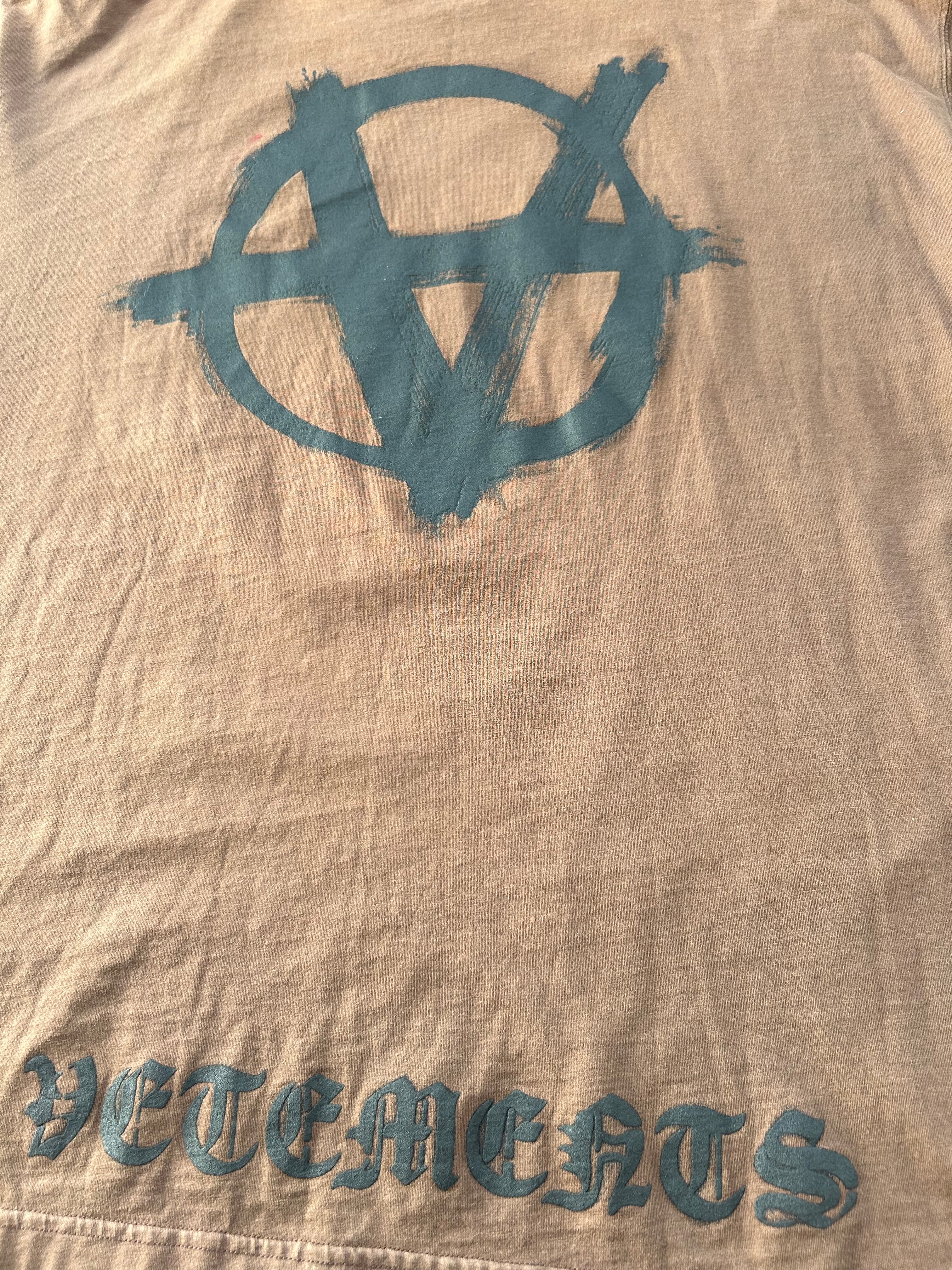 VETEMENTS BEIGE DOUBLE ANARCHY T-SHIRT