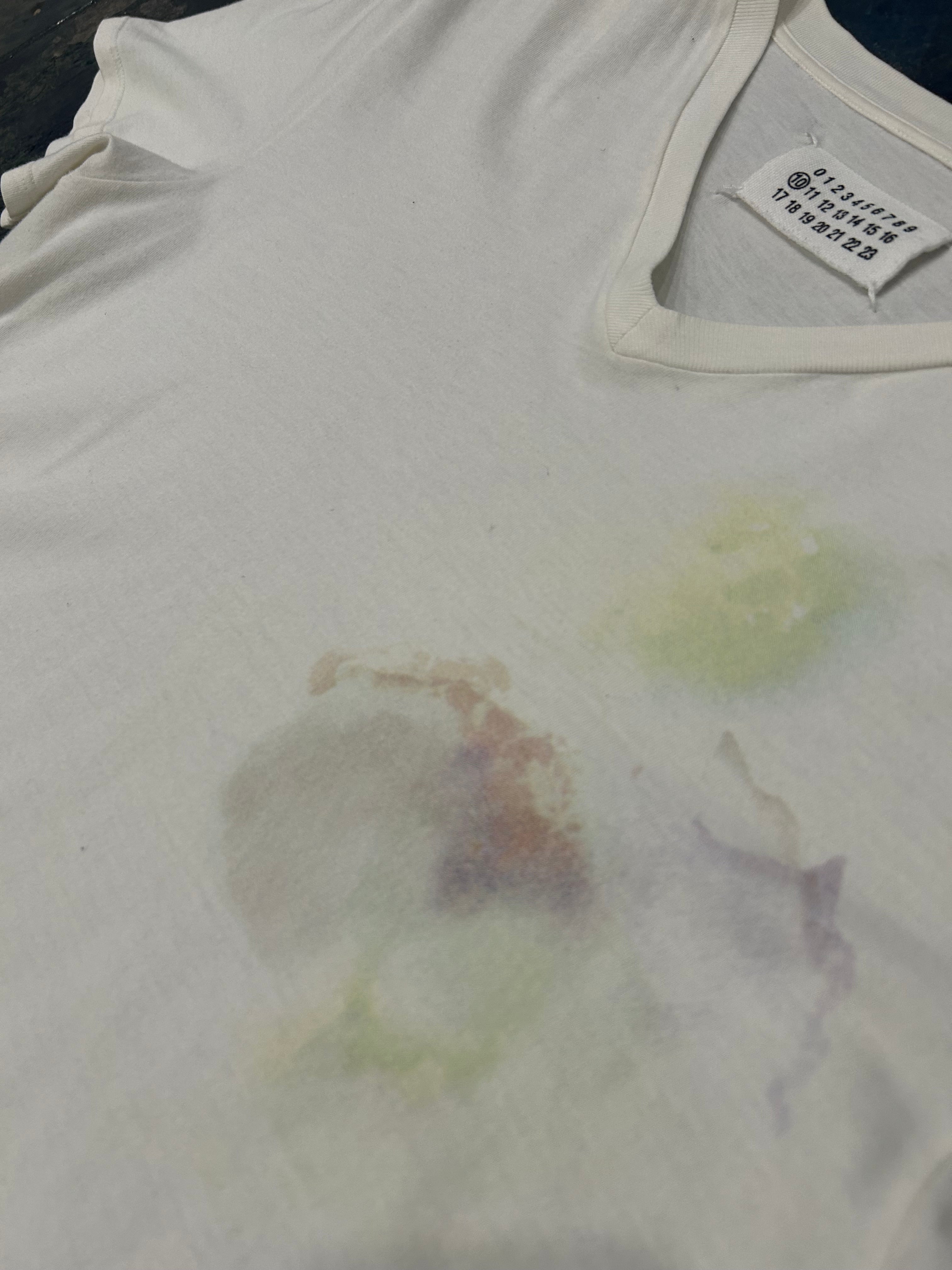 MAISON MARGIELA WHITE MULTICOLOR WATER STAIN EFFECT PRINT V-NECK T-SHIRT
